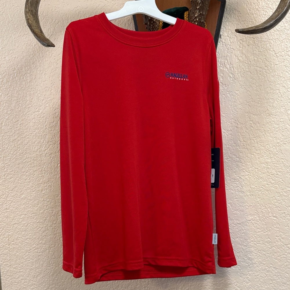Magellan Outdoors Red Long Sleeve Kids Tee